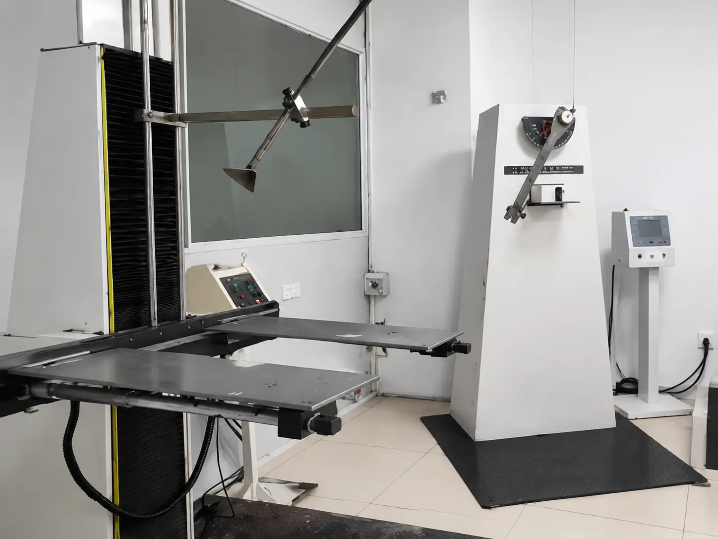 Impact testing helps verify product protection in real use Drop test machine evaluating impact resistance during rough handling