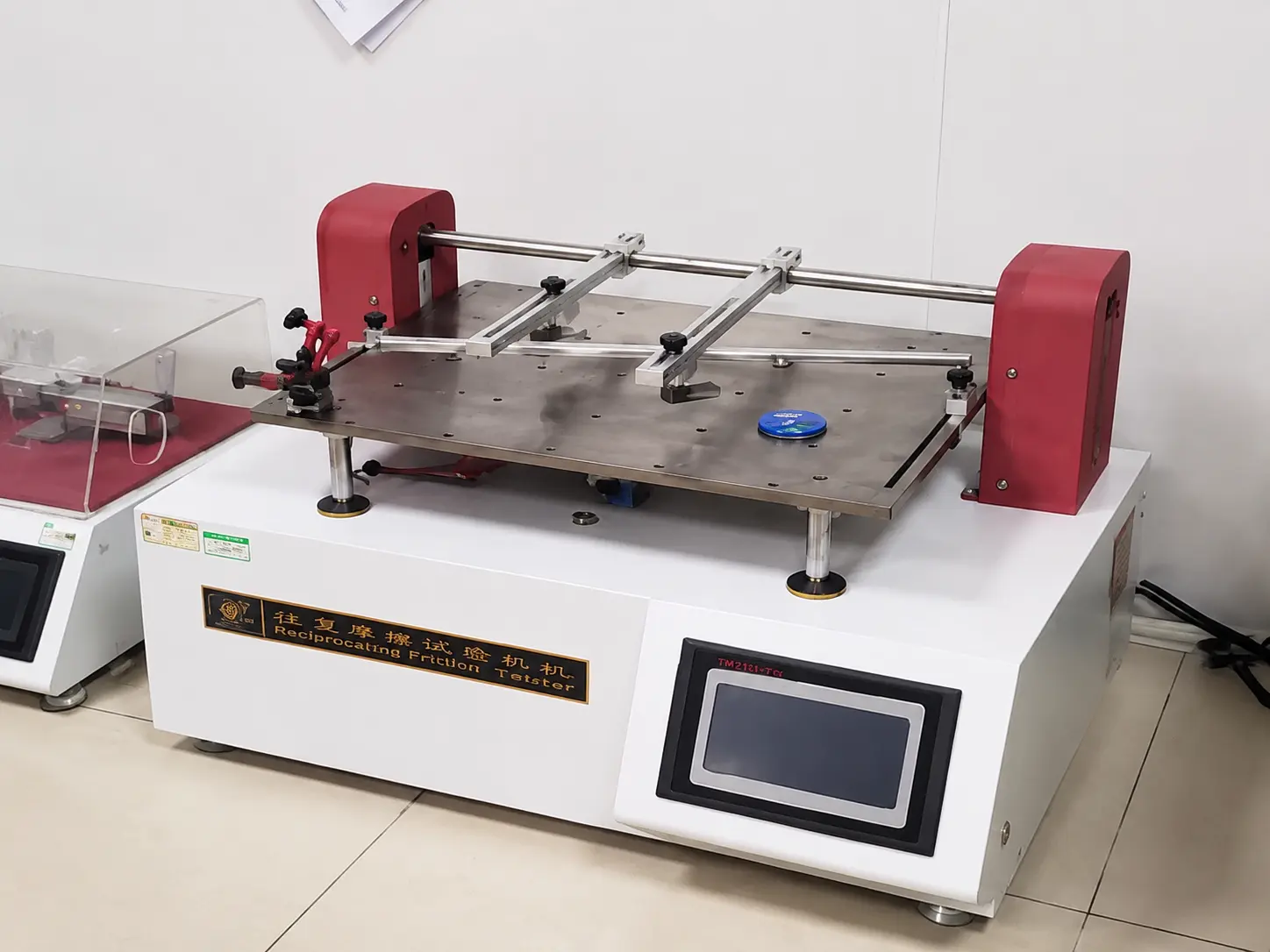 Long-term fatigue testing helps ensure zipper and buckle durability Fastener fatigue tester evaluating zipper and buckle durability over long-term use