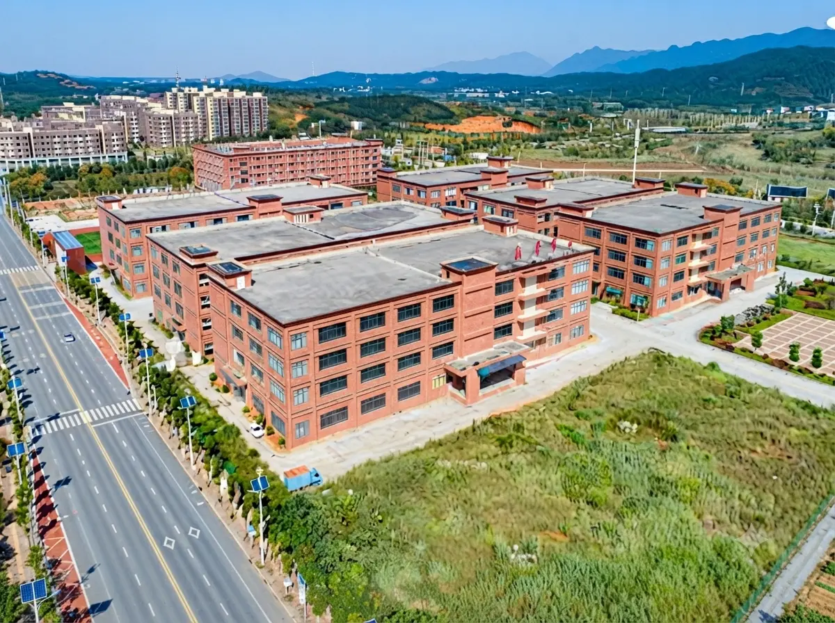 alt="Exterior view of HG Pickleball’s Asian factory facility for OEM/ODM pickleball and sports bag production in China"